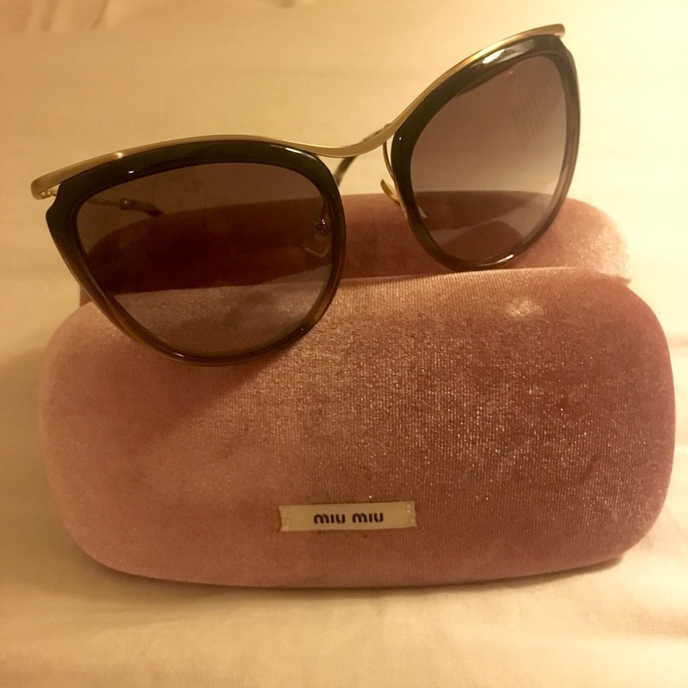 Authentic Miu Miu Cat Eye Sunglasses With Case - image 7